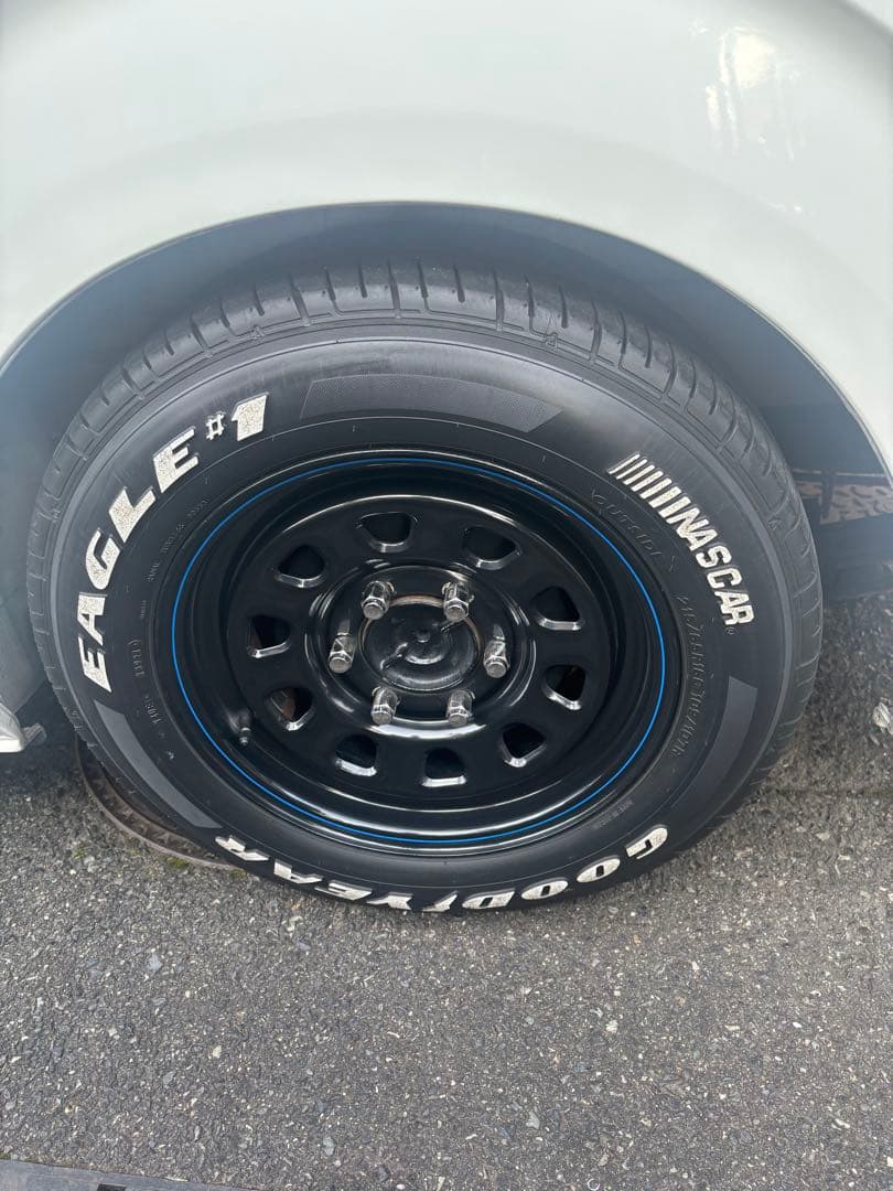 ハイエース16インチ215/65ホワイトレター