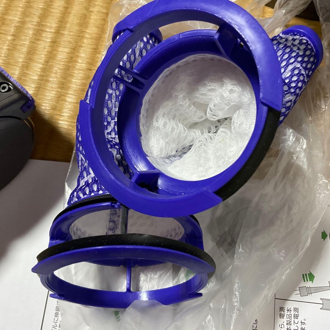 DysonV4掃除機　サテンレッド　シルバー