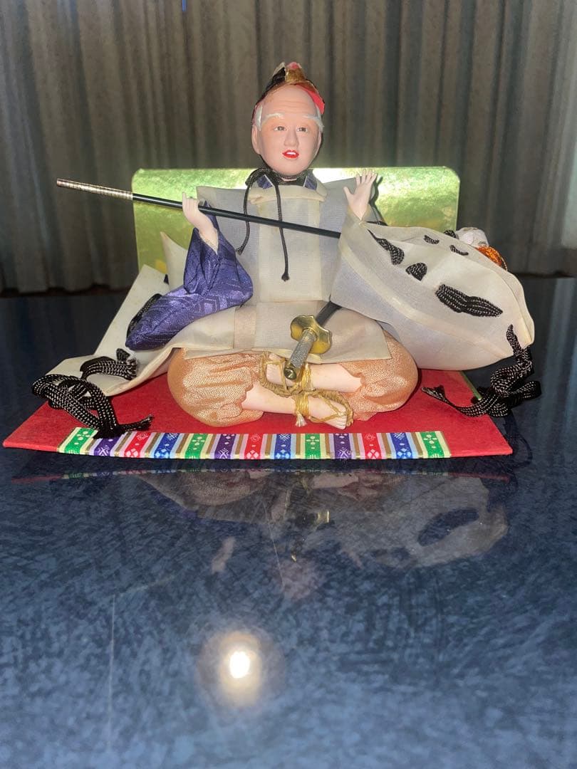 雛人形 伝統的和装 金色赤色