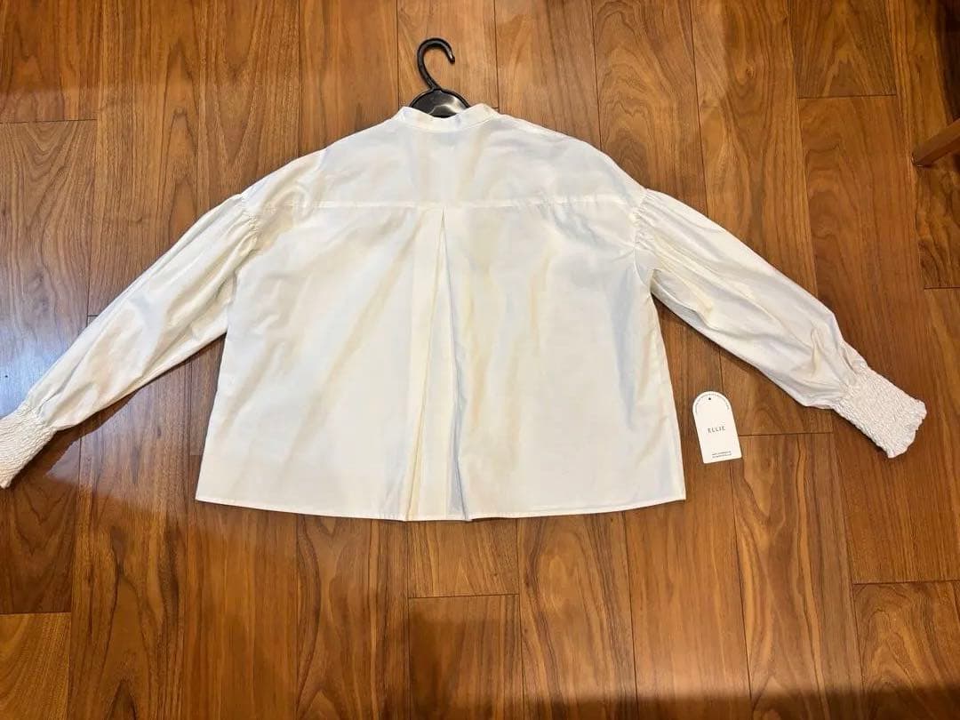ELLIE シャーリングカフスブラウス