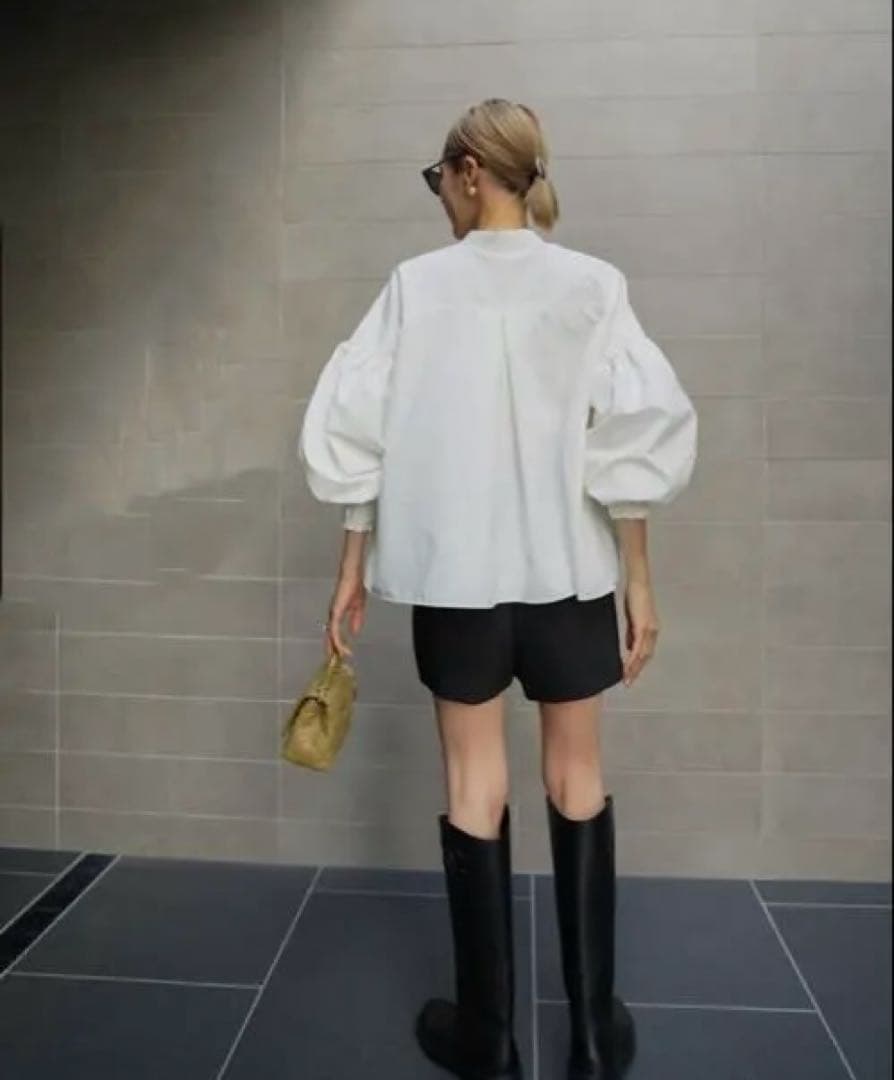 ELLIE シャーリングカフスブラウス