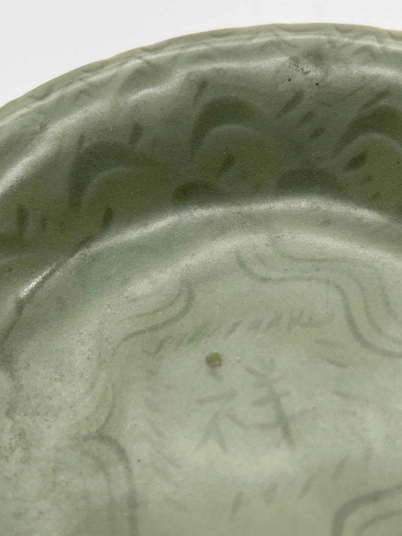 南宋時代～元時代　青磁　龍泉窯刻花祥字牡丹唐草文輪花盤(F-112)