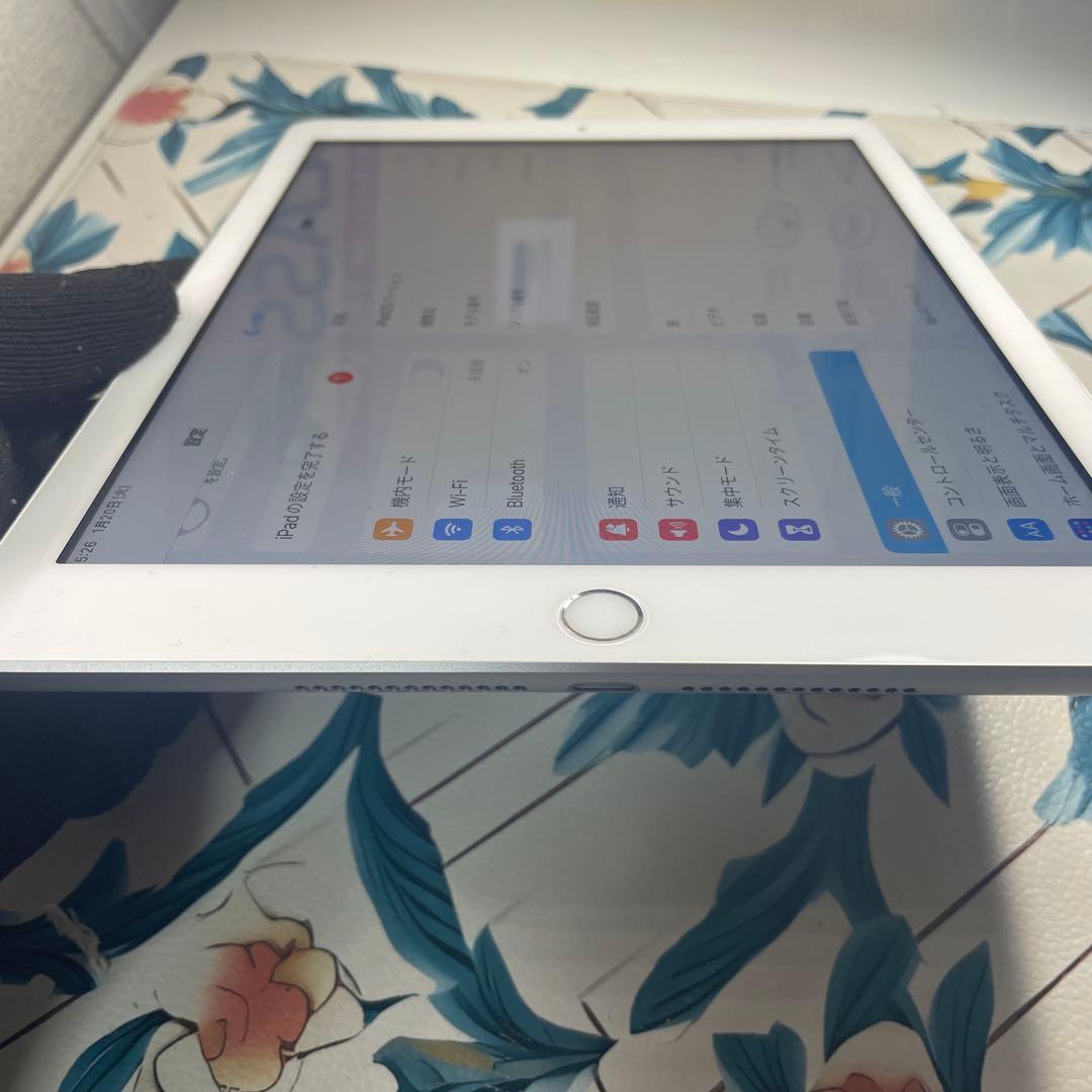 32-iPad 第5世代　128GB