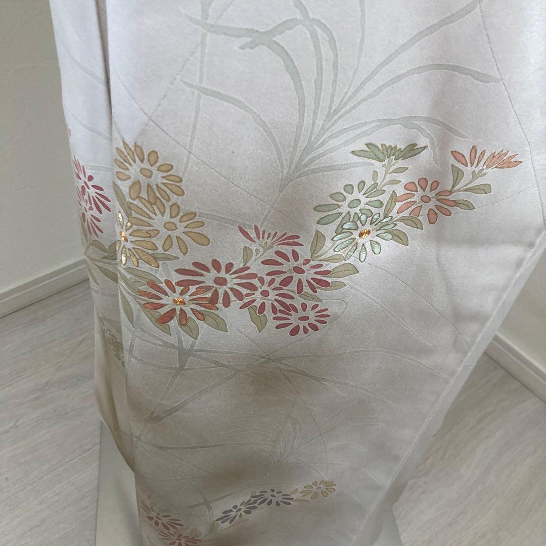 新品　訪問着　菊淡いグレージュ身幅L L ゆったり　金彩　骨格ウェーブ　上品