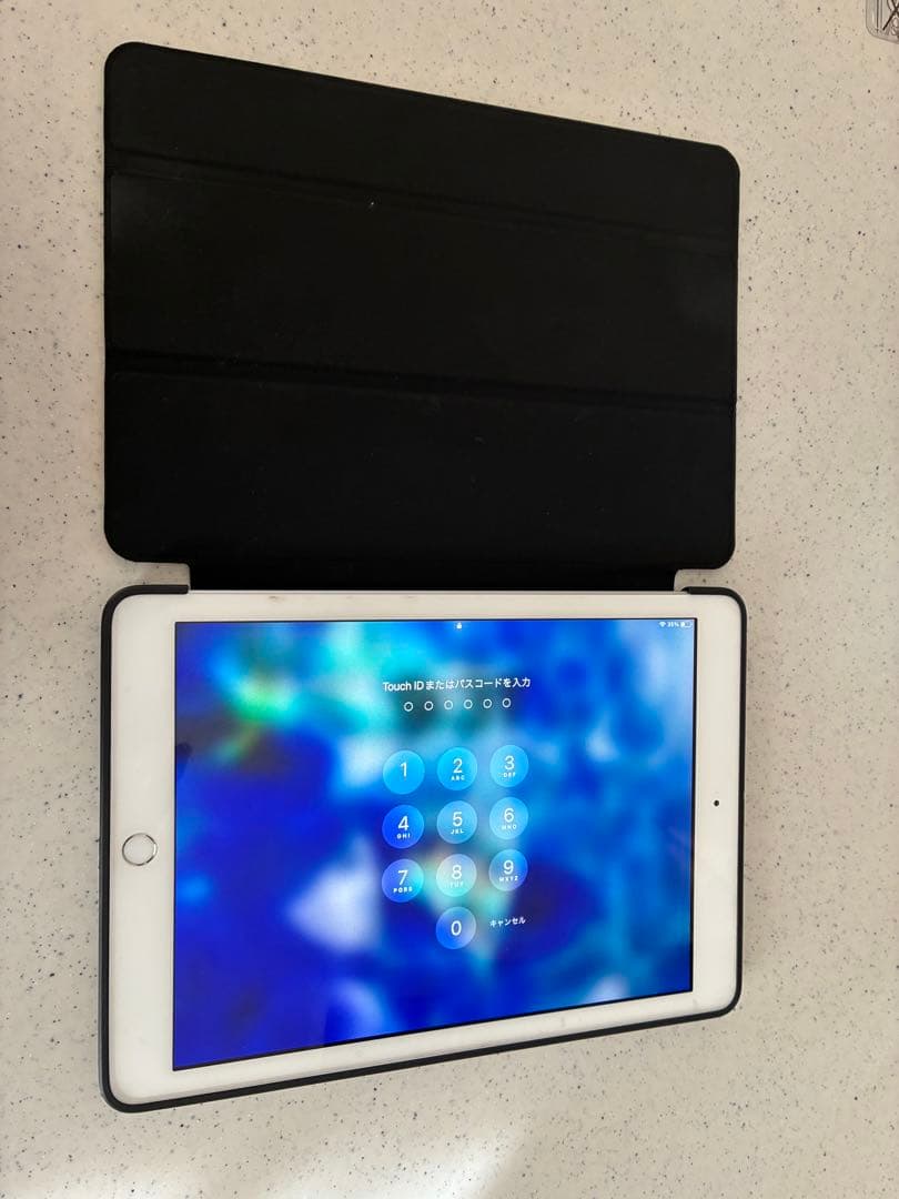 Apple iPad 第6世代　無印　シルバー 本体　wi-fiモデル　32GB