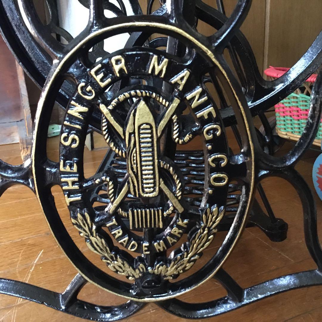 ※アンティーク※ SINGERシンガー足踏みミシン脚のテーブル　アイアン