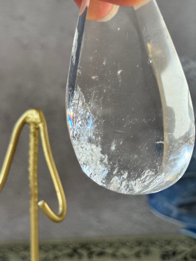 うるるん　雫型　ドロップ　クリアクォーツ　 スタンド付き　置物