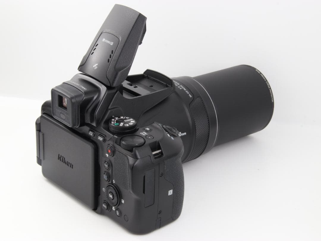 Nikon COOLPIX P900 83倍ズームとHD動画撮影 ニコンコンデジ