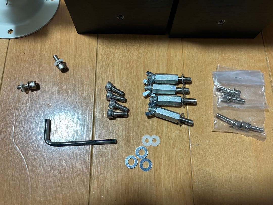 ヤマハ　NS-B210と、オンキョーの天吊セット