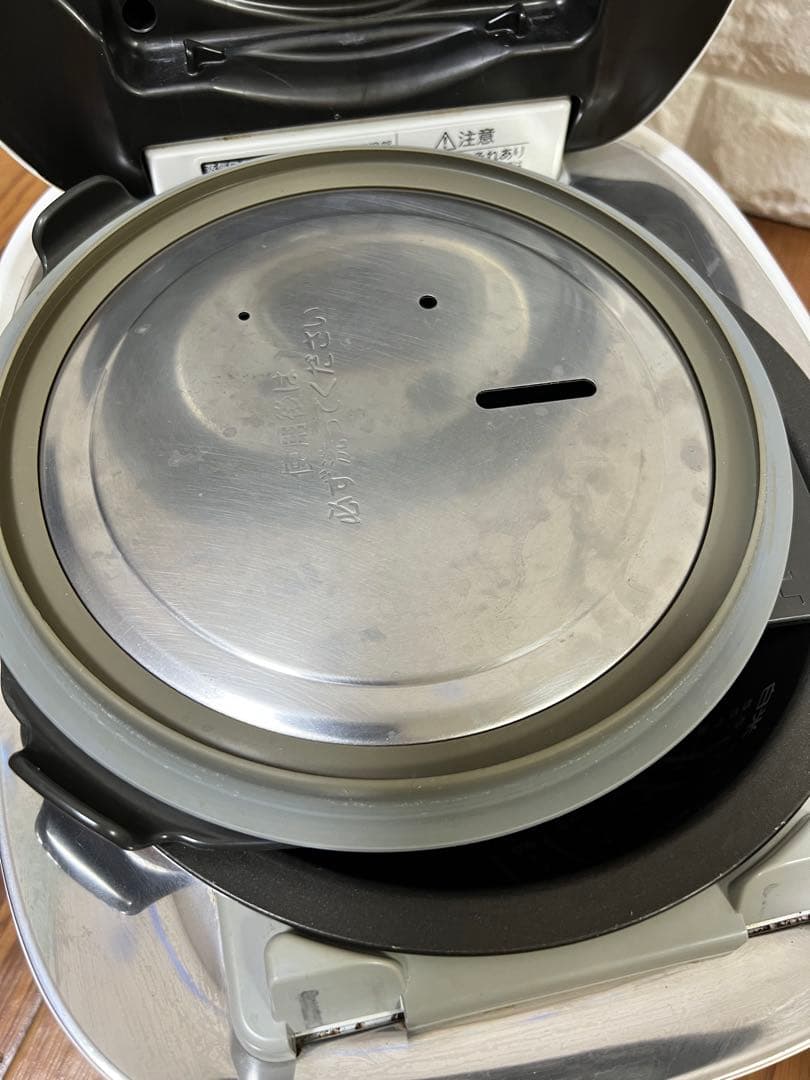 東芝 5.5合 真空圧力IH炊飯器 炎匠炊き RC-10VSR(W) ホワイト