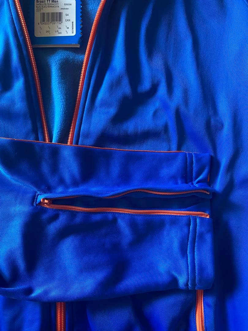 adidas　トラックジャケット