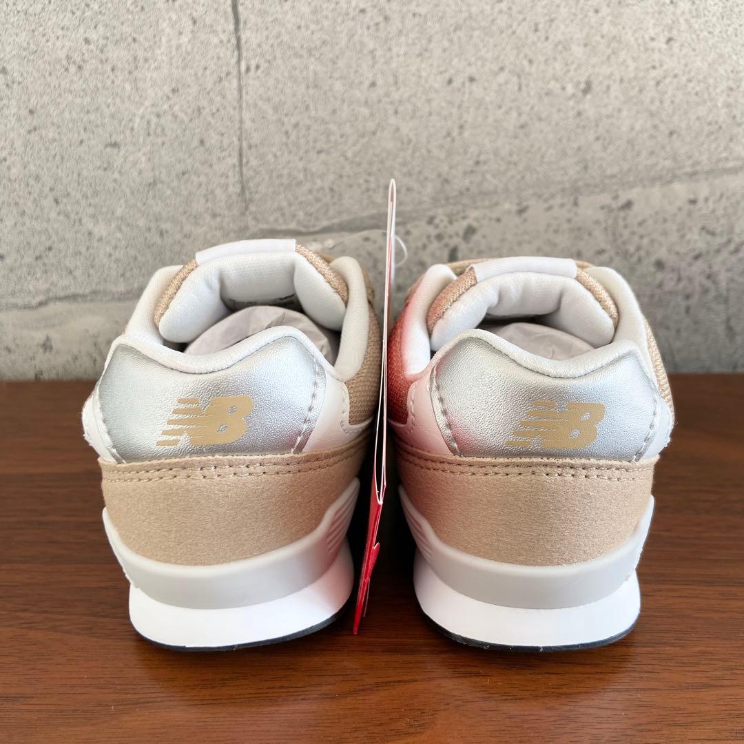 【新品】13.5センチ ベージュ ニューバランス スニーカー キッズ
