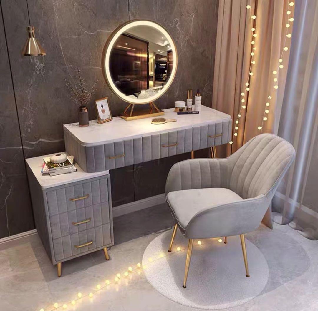 オシャレドレッサー　ベロア調デスク引き出し3杯LEDミラー　椅子　棚4点セット