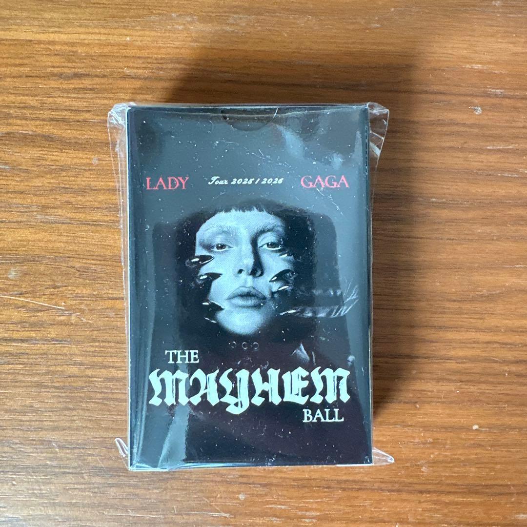 LADY GAGA レディーガガ　MAYHEM VIP GOLD ゴルド　グッズ