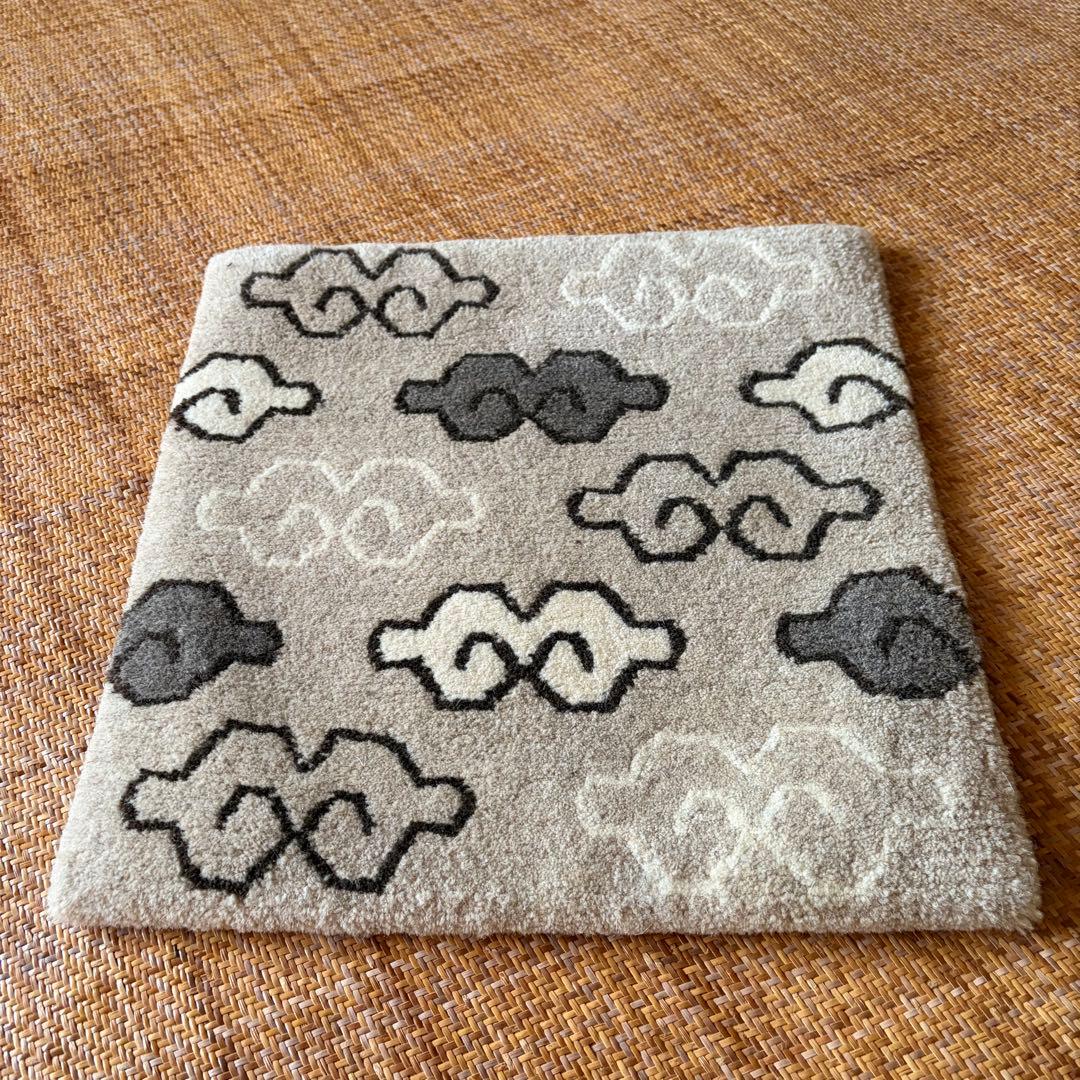 チベタンラグ　シートラグ　チェアマット　雲ナチュラル