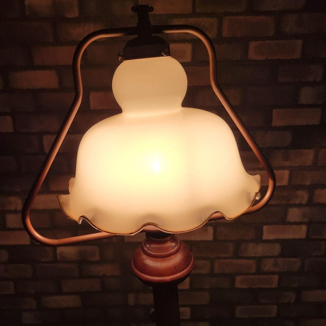 乳白のガラスシェードが可愛い☆ランプ スタンドライトアンティーク ヴィンテージ