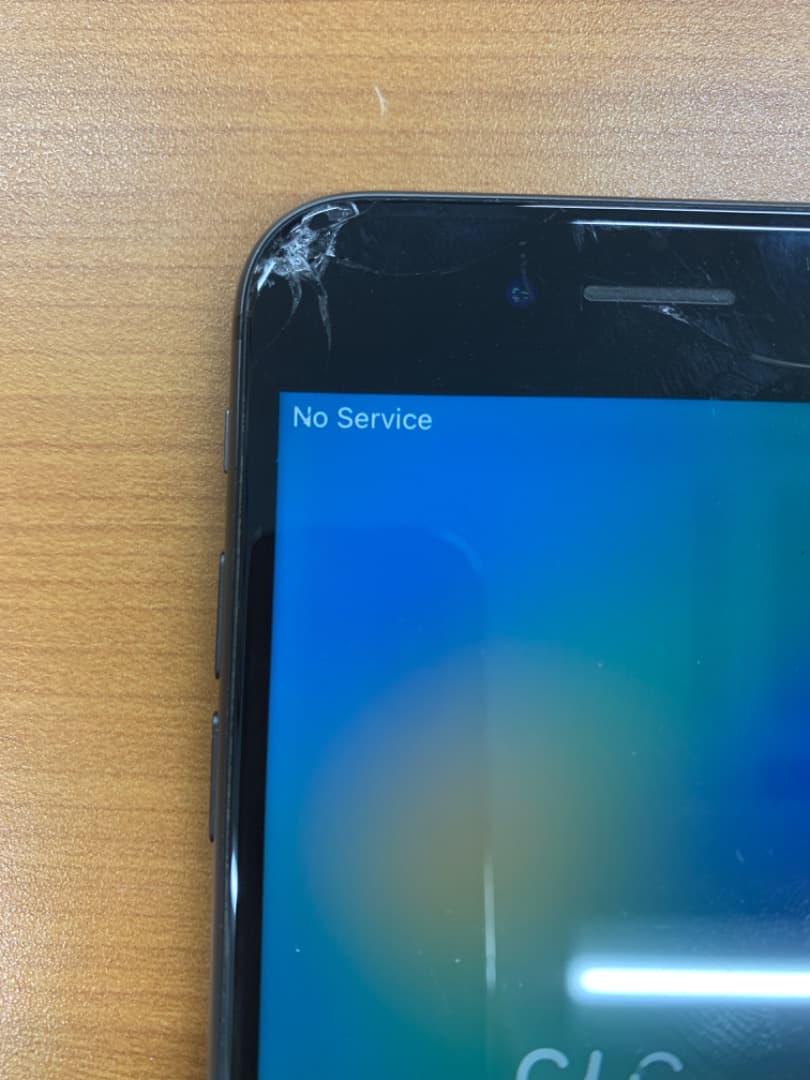 お*り様 動作確認済 iPhone 8 64GB ID K6621