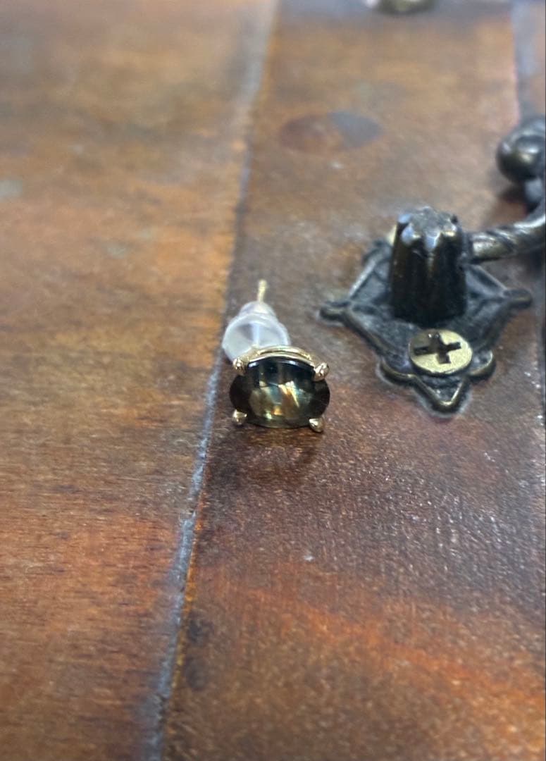 グリーンゴールデンサファイア ピアス K18 片耳用