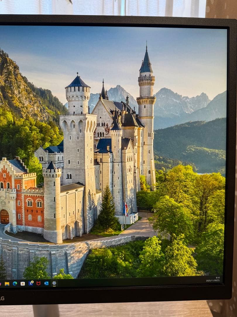 LG 27インチ4Kモニター　27UL550-W