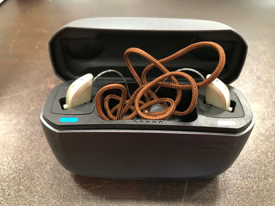 値下げします。ReSound GN耳かけ型集音器充電ケース付き