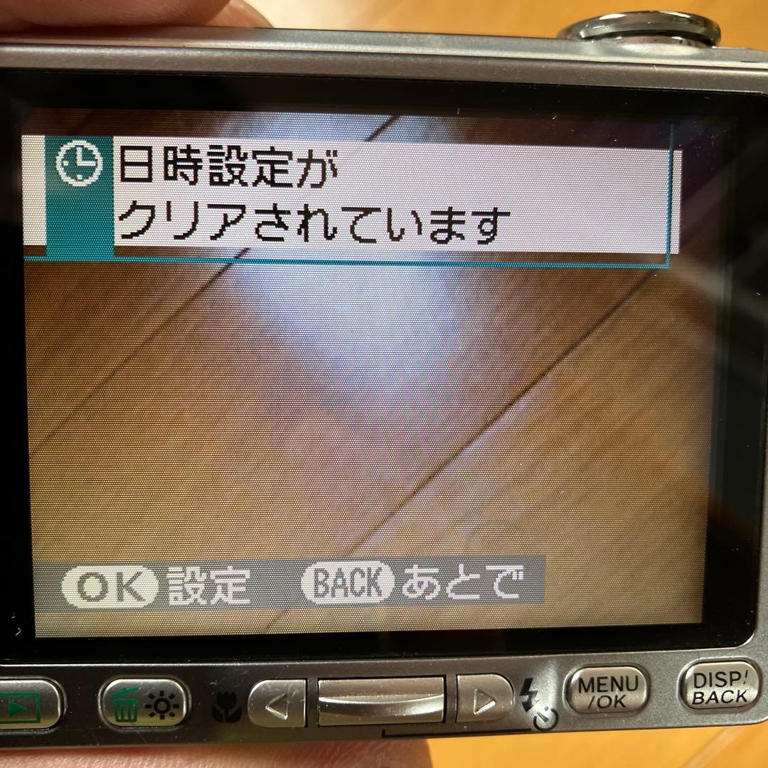 Fujifilm FinePix V10オレンジ色 2GBメモリーカード付き