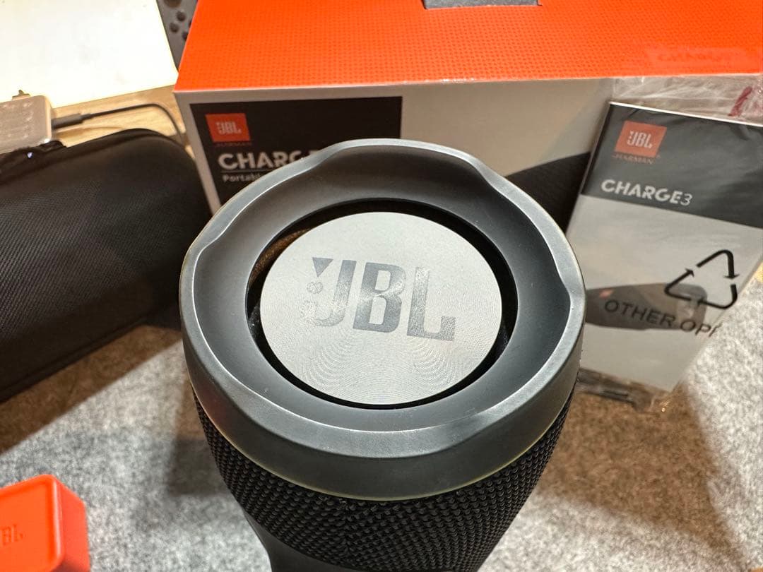 【美品】JBL CHARGE3 付属品、ケース付