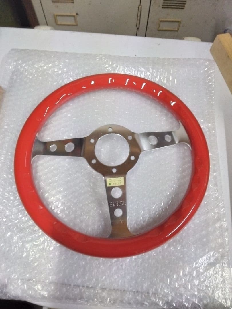 ホワイト/ゴールド 3スポーク ステアリングホイール新古品です。8さん専用です。