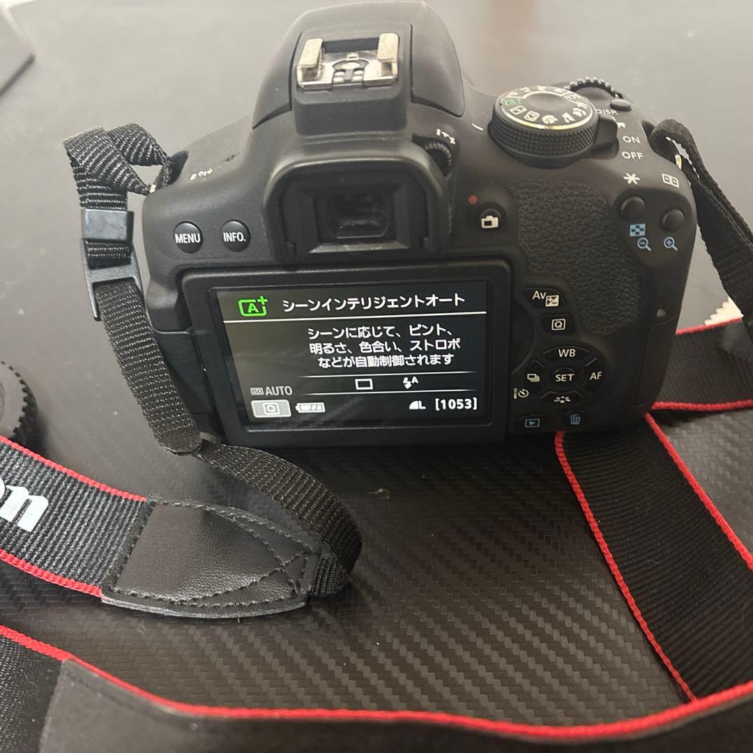 Canon EOS Kiss X8i デジタル一眼レフ【セール】