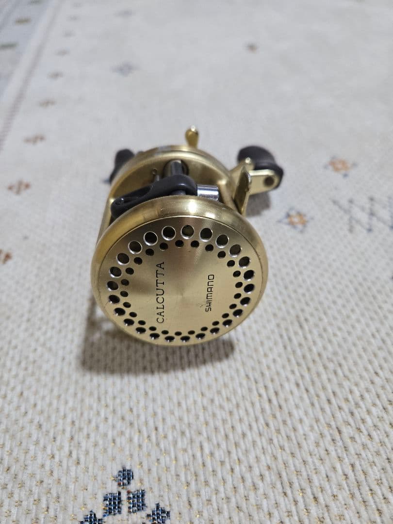 SHIMANO シマノ　ベイトリール　カルカッタ101XT