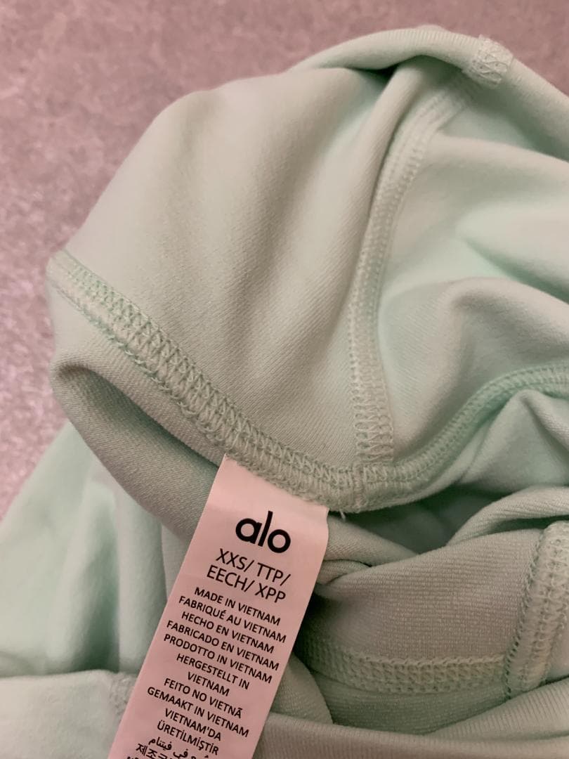 alo YOGA ハイウエスト AIR BRUSH カプリ