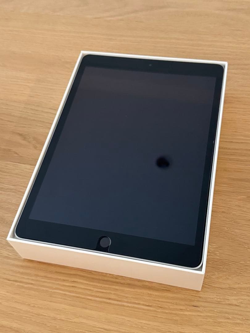 Apple iPad(第9世代) 10.2インチ Wi-Fiモデル　シルバー