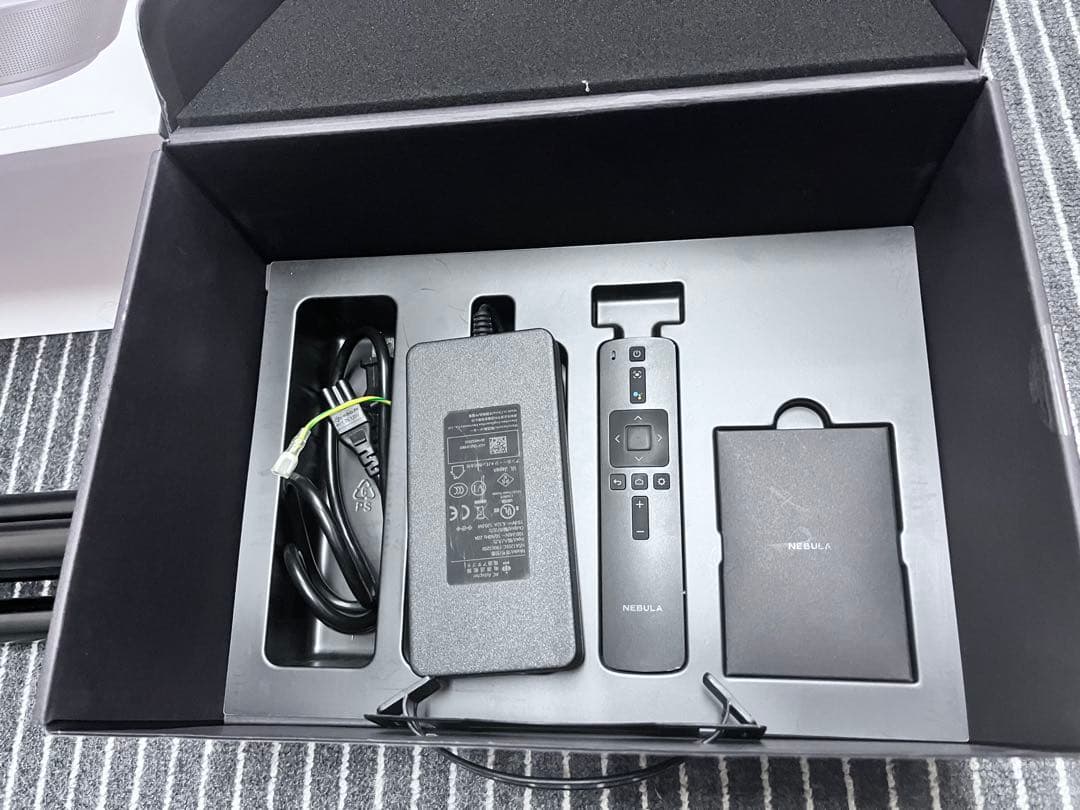 NEBULA Cosmos プロジェクター 本体&三脚付き