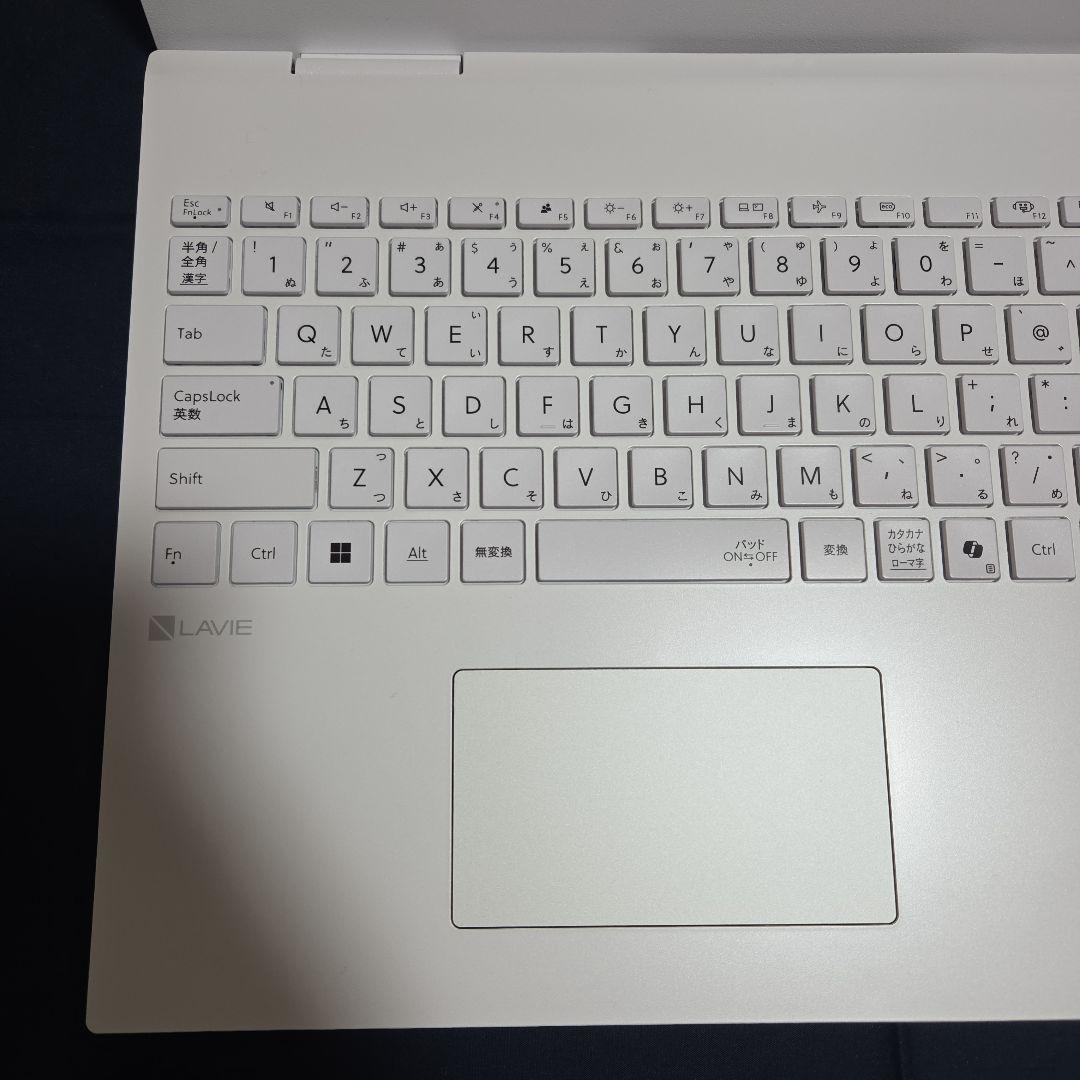 展示品　NEC LAVIE N15 PC-N155EJAW パールホワイト