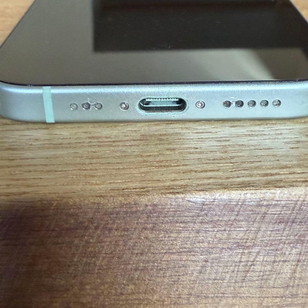 R134　iPhone15 128GB グリーン　SIMフリー