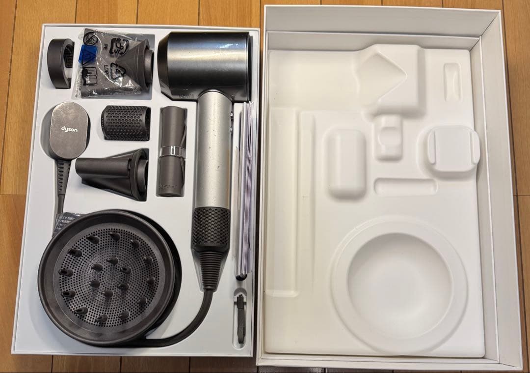 dyson supersonic ヘアドライヤー シルバー