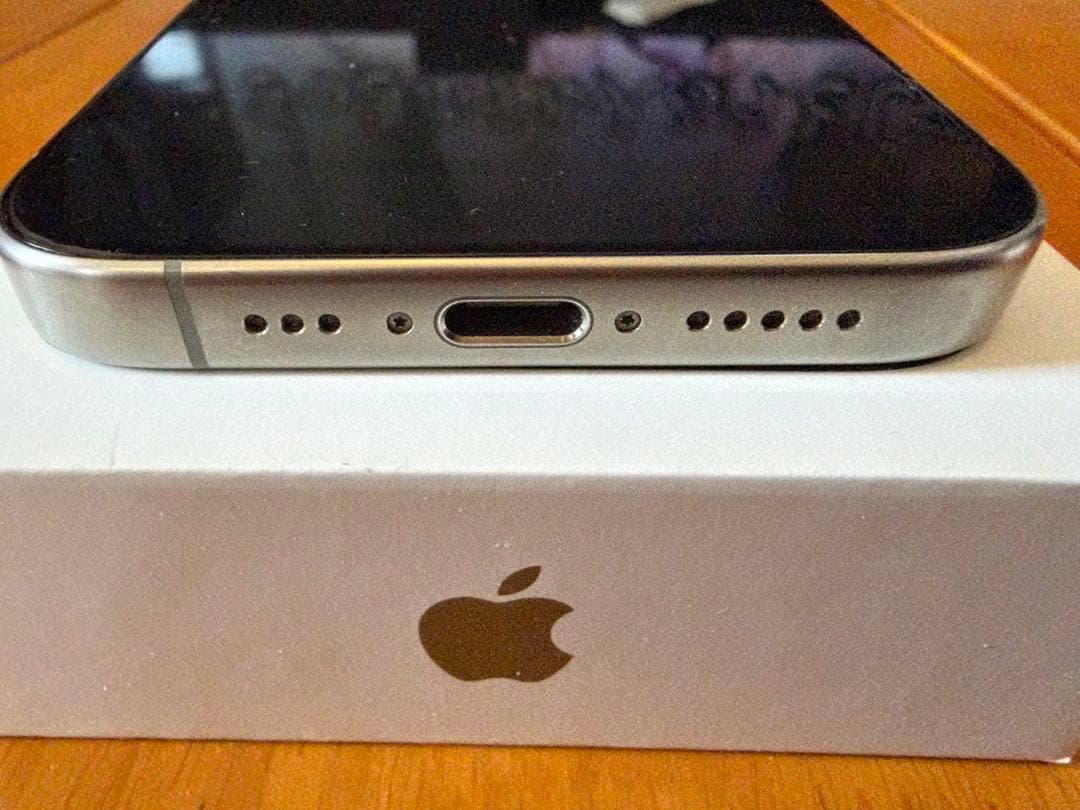 Apple iPhone 15 Pro 512GB チタニウム
