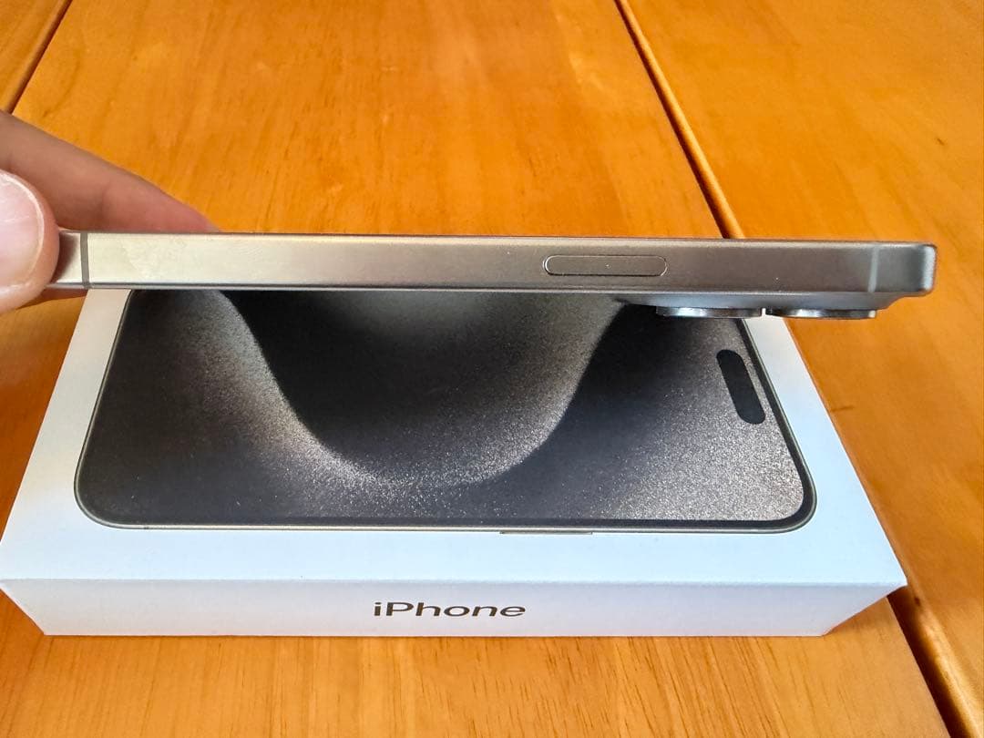 Apple iPhone 15 Pro 512GB チタニウム