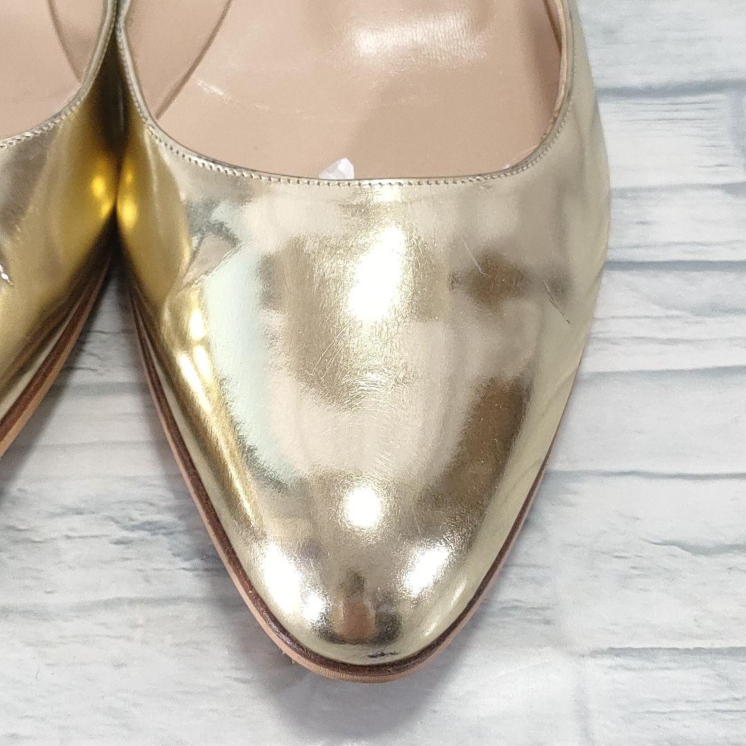 マノロブラニク　フラットパンプス　ゴールド　光沢あり◎　37.5