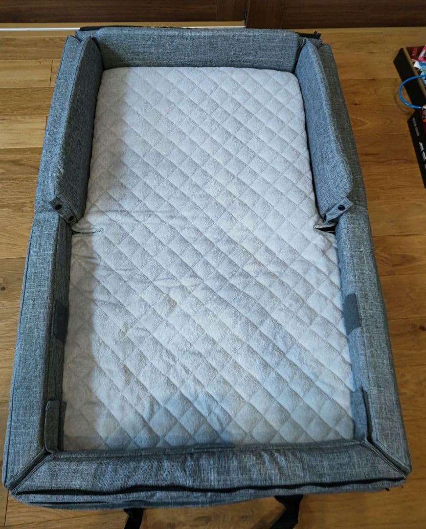 ファルスカ　ベビーベッド　持ち運べる