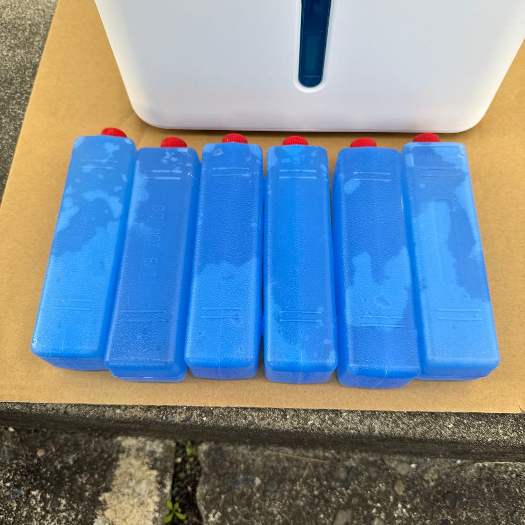 冷風機 縦型デザイン 赤色持ち手付き