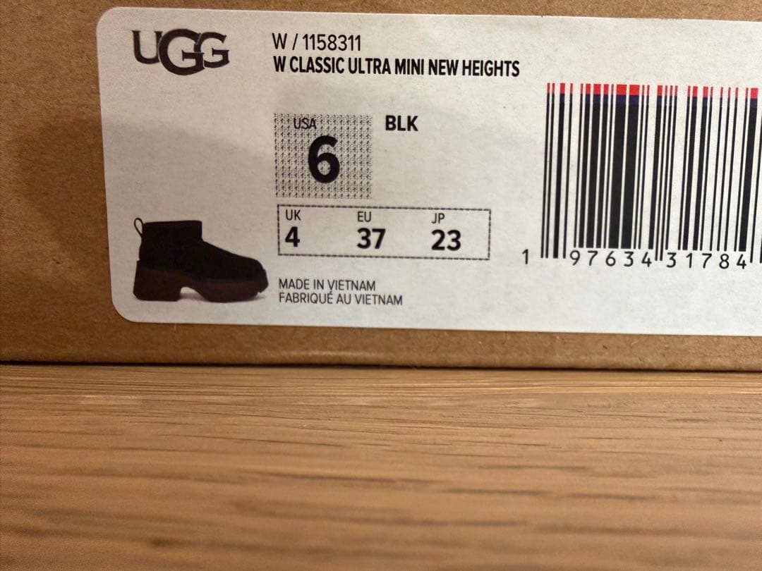 新品 UGG クラシック ウルトラ ミニ 厚底　プラットホーム ブラック
