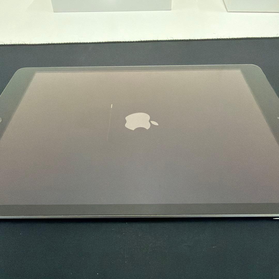 ipad 本体　8世代　32GB セルラー