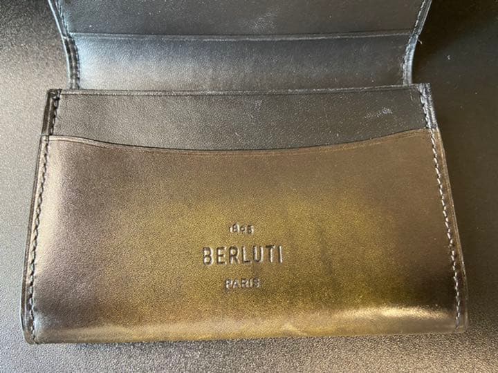 【さらに値下げ】ベルルッティの名刺入れ