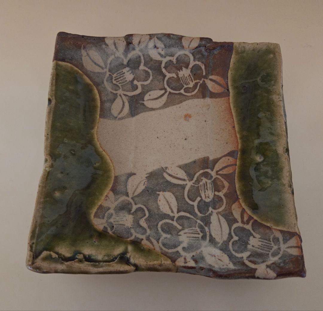 織部 玉山窯 玉置保夫 四角皿 脚付 椿 四方皿