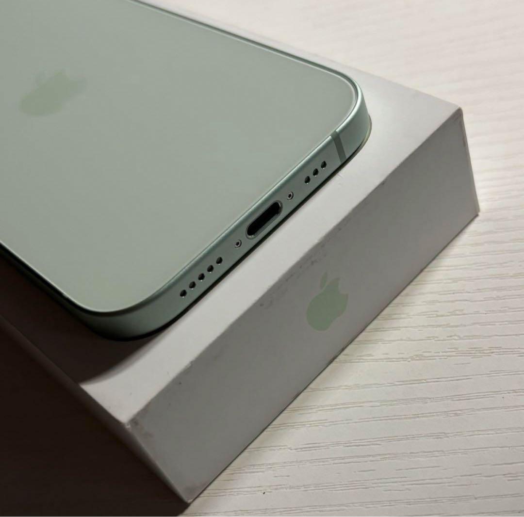 iPhone 15 256GB グリーン SIMフリー 極美品