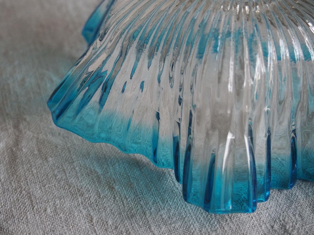 青いフリルの縁取 ガラス ランプシェード 18.6cm ハンドメイド/K295