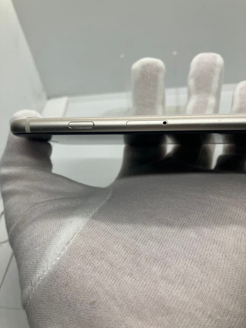 美品iPhone SE第3世代 simフリー 本体 バッテリー100%