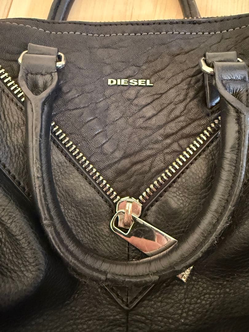 DIESEL LE-ZIPPER クロスボディー　バッグ　ブラック