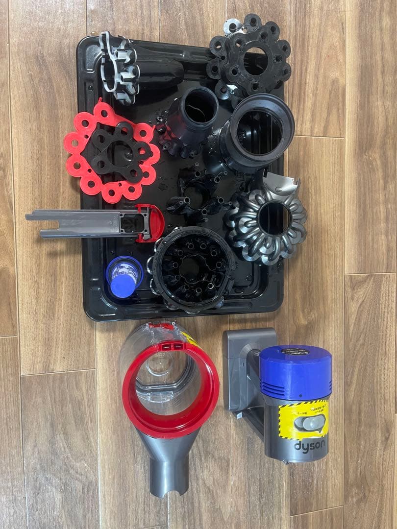 ダイソンDyson V7(sv11)スティッククリーナー本体 サイクロン式セット
