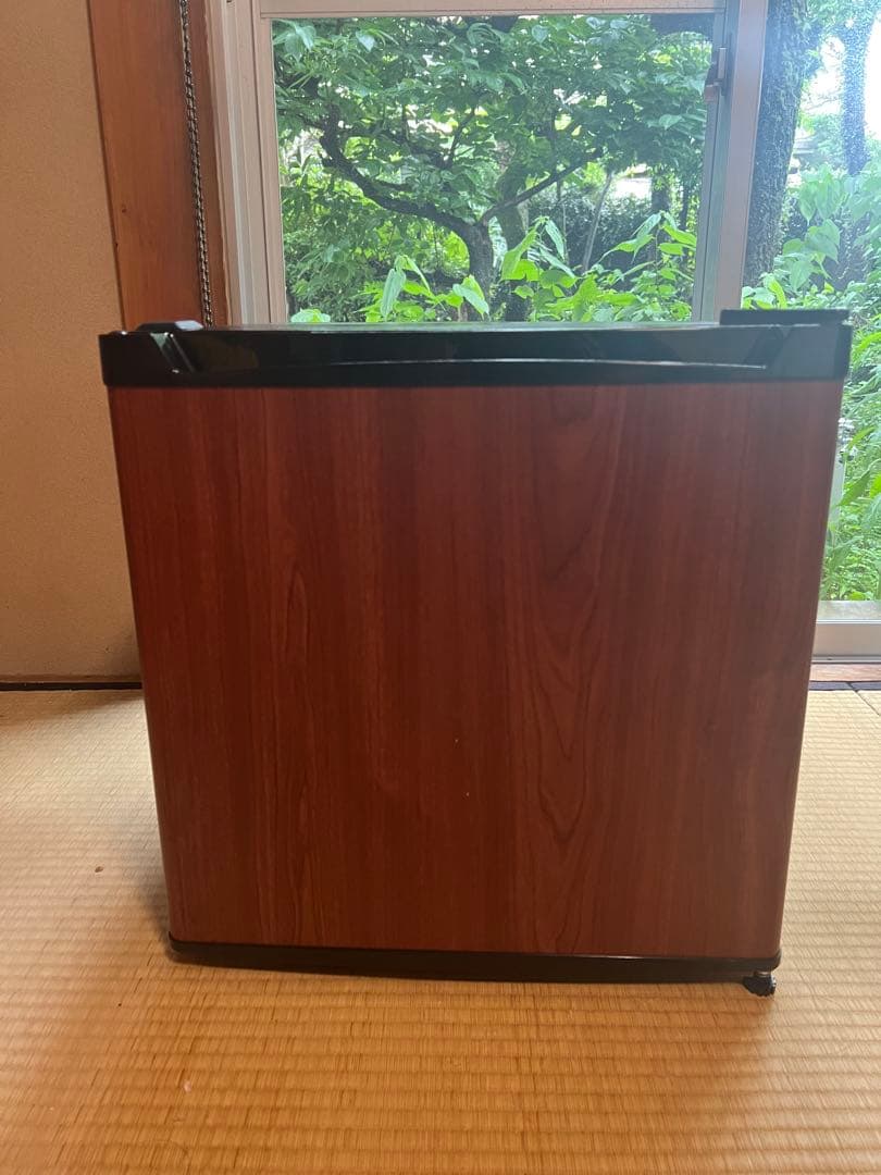 木目調 キューブ型冷蔵庫（PRC-B051D-M）